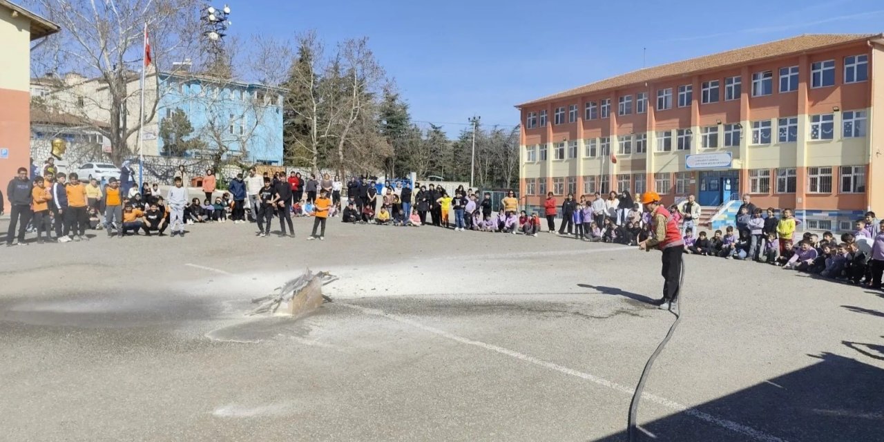 Sulakyurt’ta öğrencilere yangın tatbikatı eğitimi