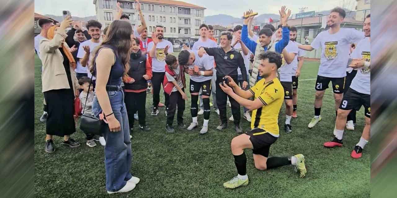 Şampiyonluk maçında futbolcudan, kız arkadaşına evlilik teklifi