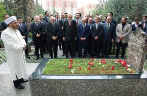 MERHUM ALPARSLAN TÜRKEŞ MEZARI BAŞINDA ANILDI - Kırıkkale Haber, Son Dakika Kırıkkale Haberleri