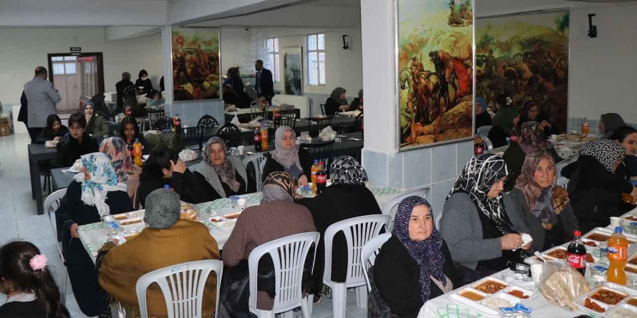 hacilarda-sehitler-iftar-yemeginde-anildi2.jpg