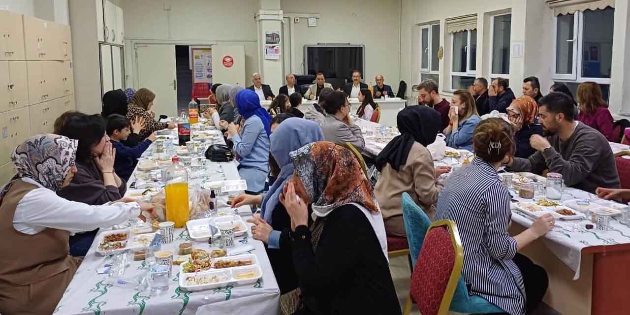 lise-ogrencileri-icin-iftarda-konusalim-etkinligi3.jpg